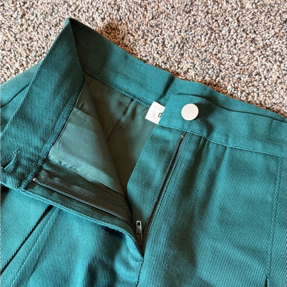 Green Pleated Mini Skirt / Skorts with Pockets - Picture 6 of 7